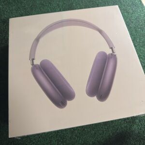 AirPods Maxes (Purple)